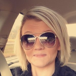 Meet your Posher, Delaney